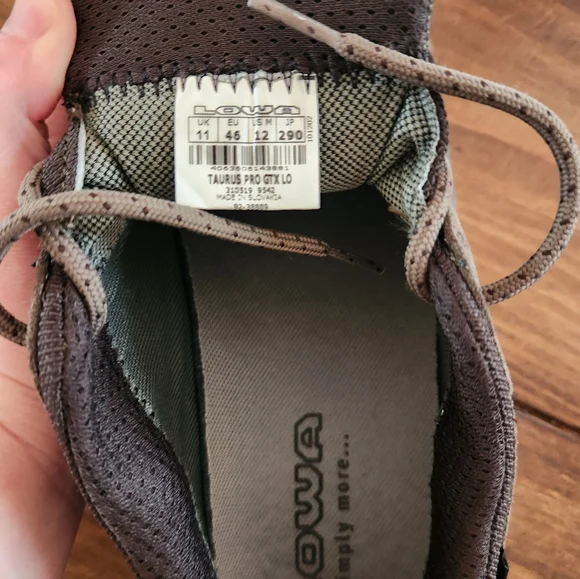 Mens Lowa Gortex hiking shoes - Picture 5 of 5